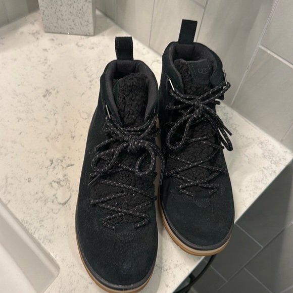 🖤NEW BLACK FUR UGG BOOTS SIZE 9.5 - Picture 2 of 6